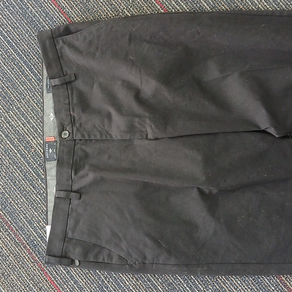 Dockers Workday Khakis, Classic Fit Wrinkle-Free 360 Flex Pants Black 44x30 - Picture 4 of 7